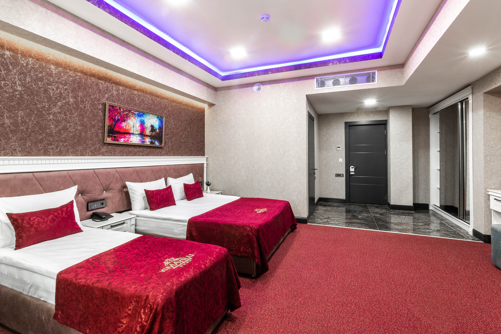 Deluxe Triple — otağın geniş görünüşü